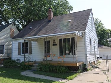 27226 Lawnwood Street, Roseville, MI 48066