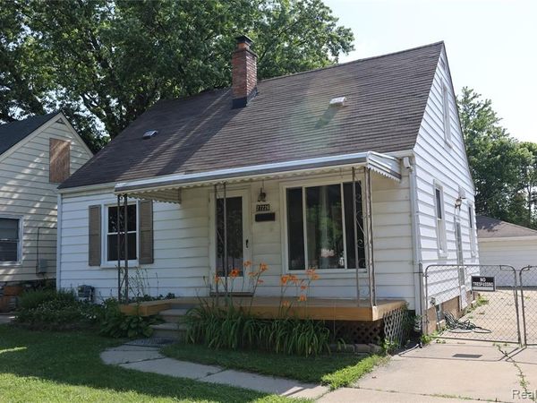 27226 Lawnwood Street, Roseville, MI 48066