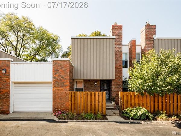 2031 HYDE PARK Road, Detroit, MI 48207