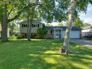 5535 Lake Vista Drive, Waterford Twp, MI 48327