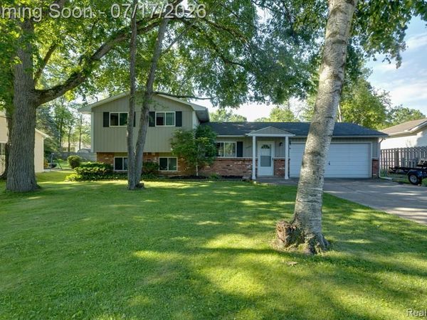 5535 Lake Vista Drive, Waterford Twp, MI 48327
