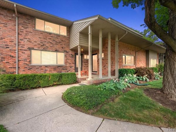 975 N Old Woodward Avenue, Birmingham, MI 48009