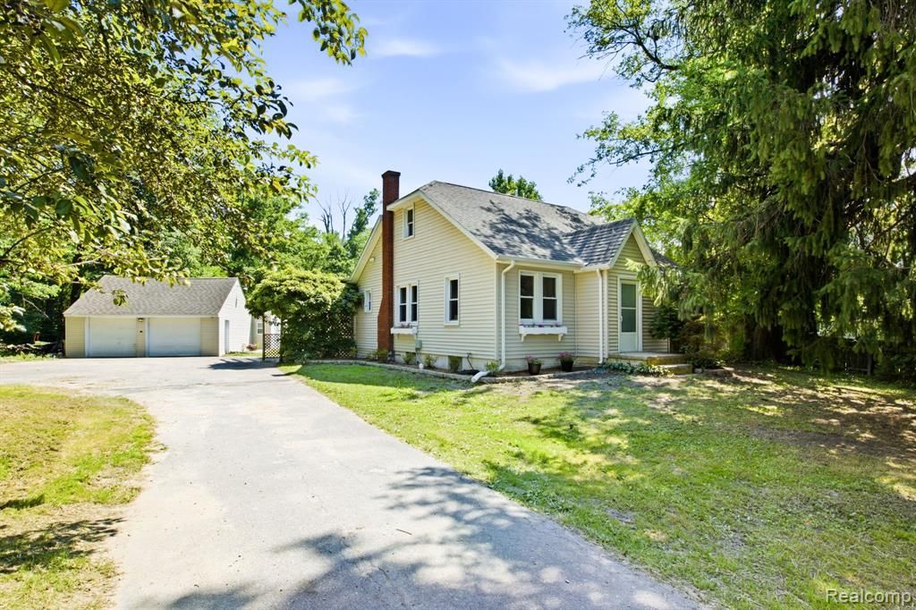 5275 Gratiot Avenue, Saint Clair Township, MI 48079 Main Photo