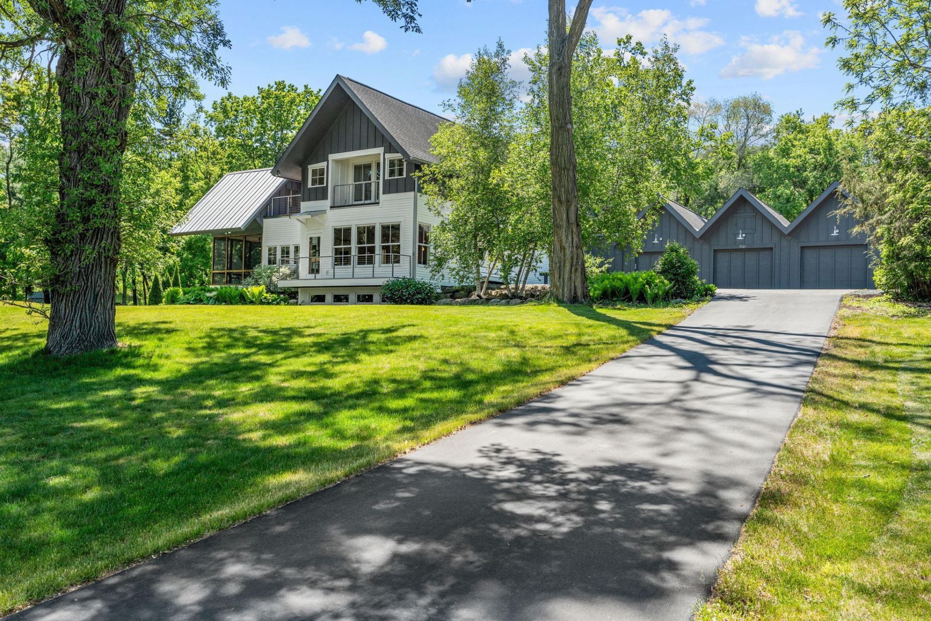 7521 River Road, Inver Grove Heights, MN 55076