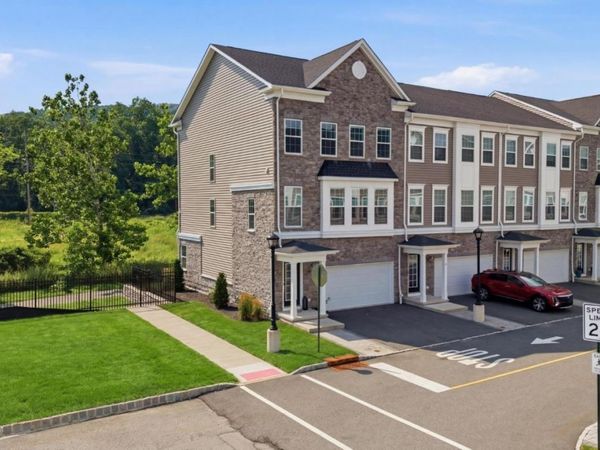 2 Coogan Ct, Morris Plains, NJ 07950