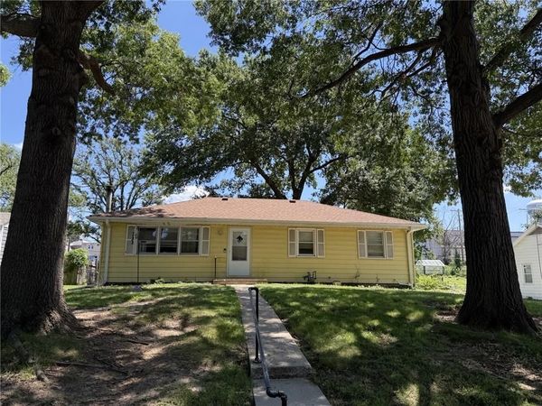 7207 N Grand Avenue, Gladstone, MO 64118