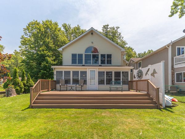 11818 Algonquin Drive, Pinckney, MI 48169