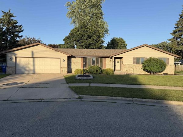 1006 WOODLAND COURT, Kaukauna, WI 54130