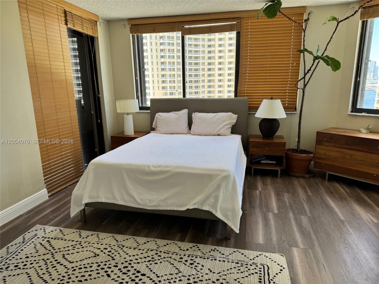 540 Brickell Key Dr , Unit 1414, Miami, FL 33131 Photo
