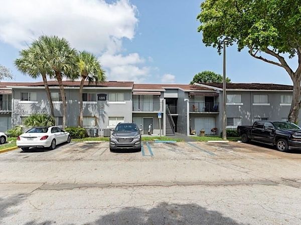 1201 Lake Victoria Dr , Unit V, West Palm Beach, FL 33411