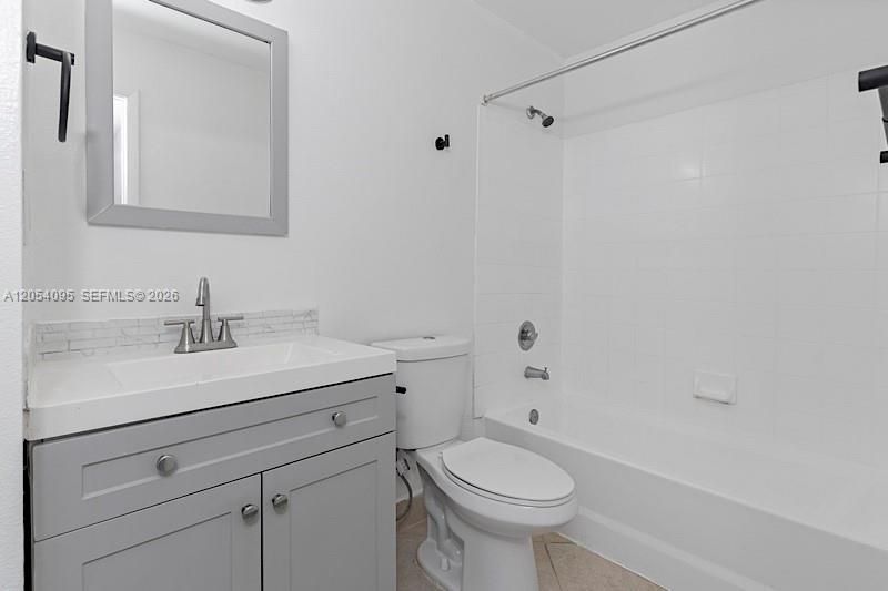 1201 Lake Victoria Dr , Unit V, West Palm Beach, FL 33411 Photo