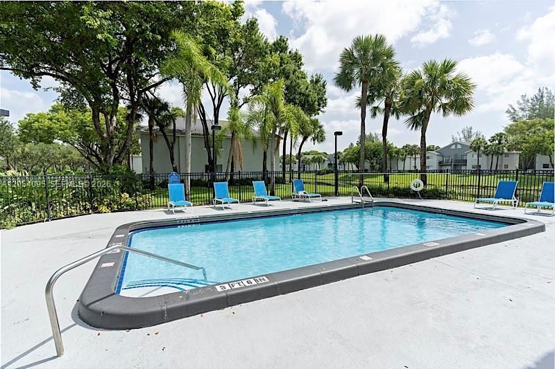 1201 Lake Victoria Dr , Unit V, West Palm Beach, FL 33411 Photo