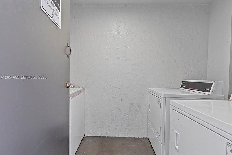 1201 Lake Victoria Dr , Unit V, West Palm Beach, FL 33411 Photo