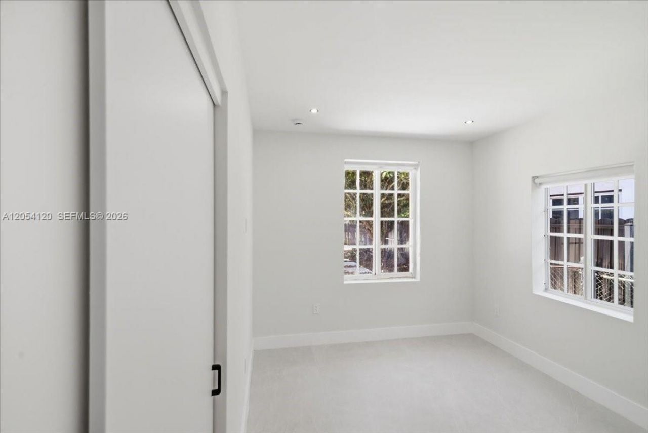 323 NW 104th Ter , Miami, FL 33150 Photo