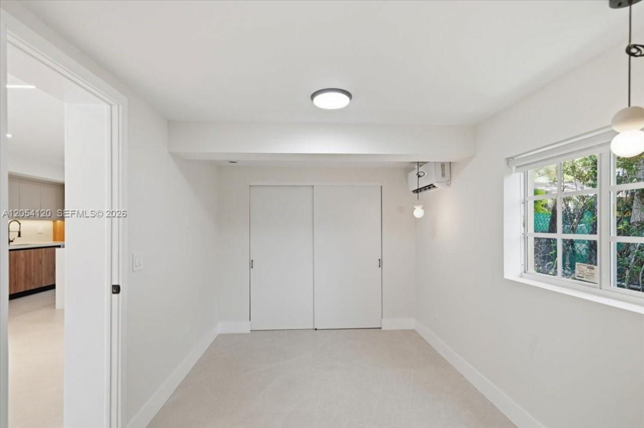 323 NW 104th Ter , Miami, FL 33150 Photo