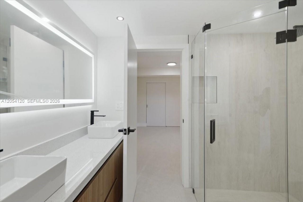 323 NW 104th Ter , Miami, FL 33150 Photo