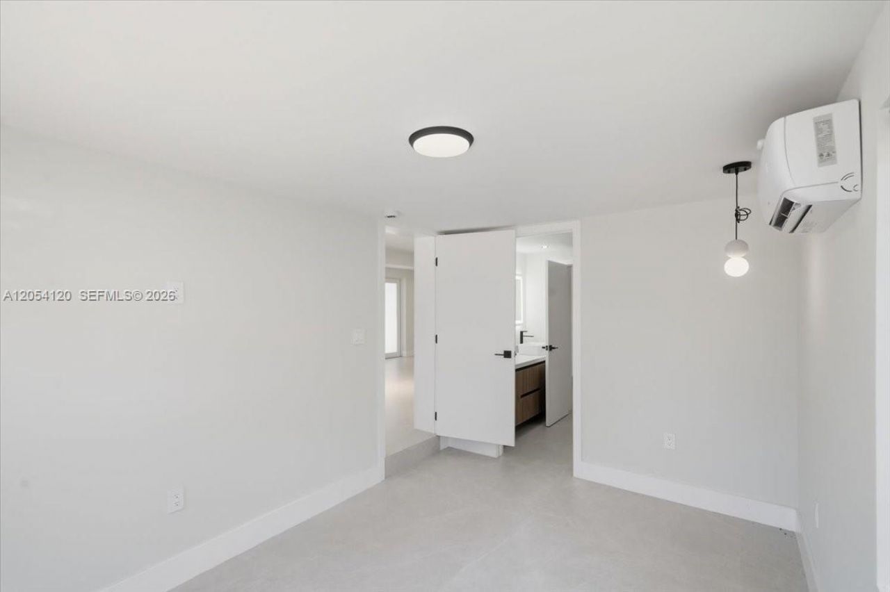 323 NW 104th Ter , Miami, FL 33150 Photo