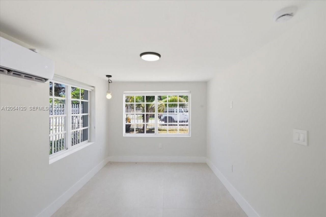 323 NW 104th Ter , Miami, FL 33150 Photo