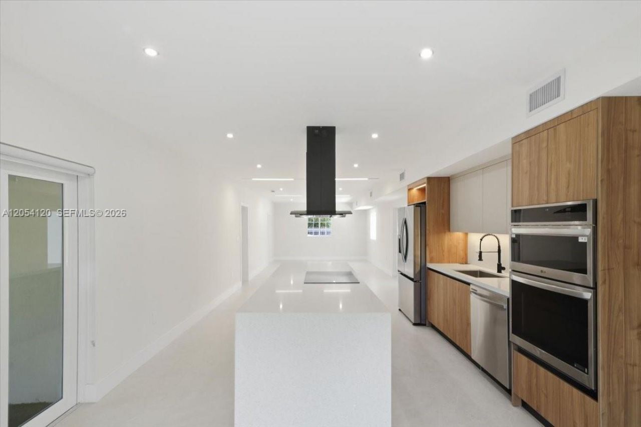 323 NW 104th Ter , Miami, FL 33150 Photo
