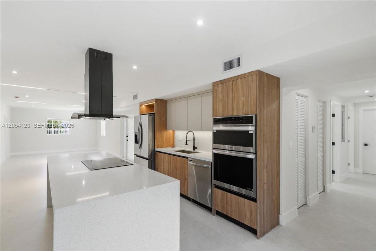 323 NW 104th Ter , Miami, FL 33150 Photo