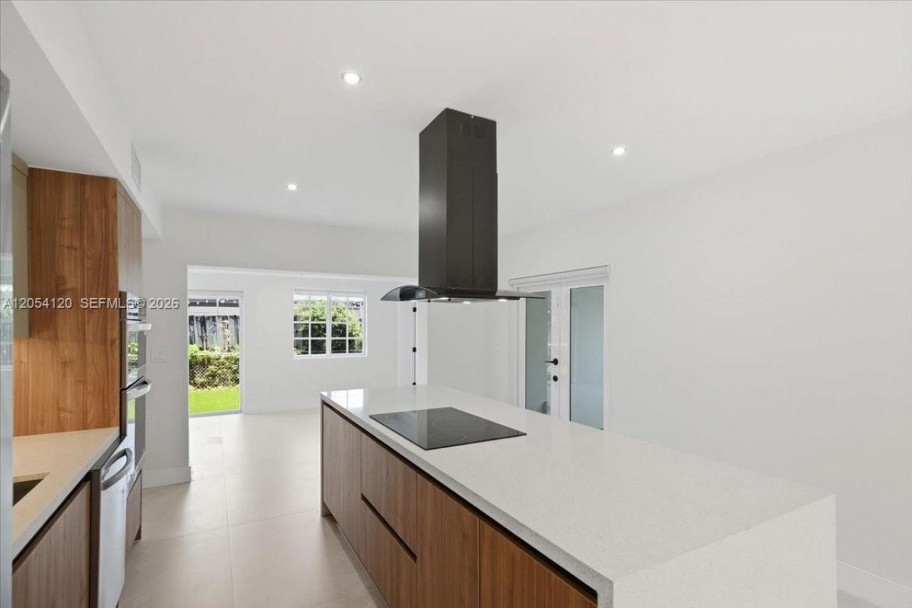 323 NW 104th Ter , Miami, FL 33150 Photo