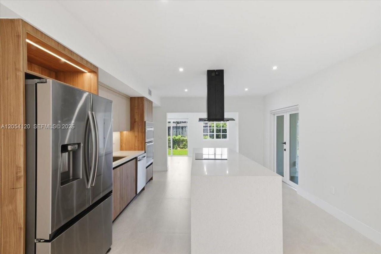 323 NW 104th Ter , Miami, FL 33150 Photo