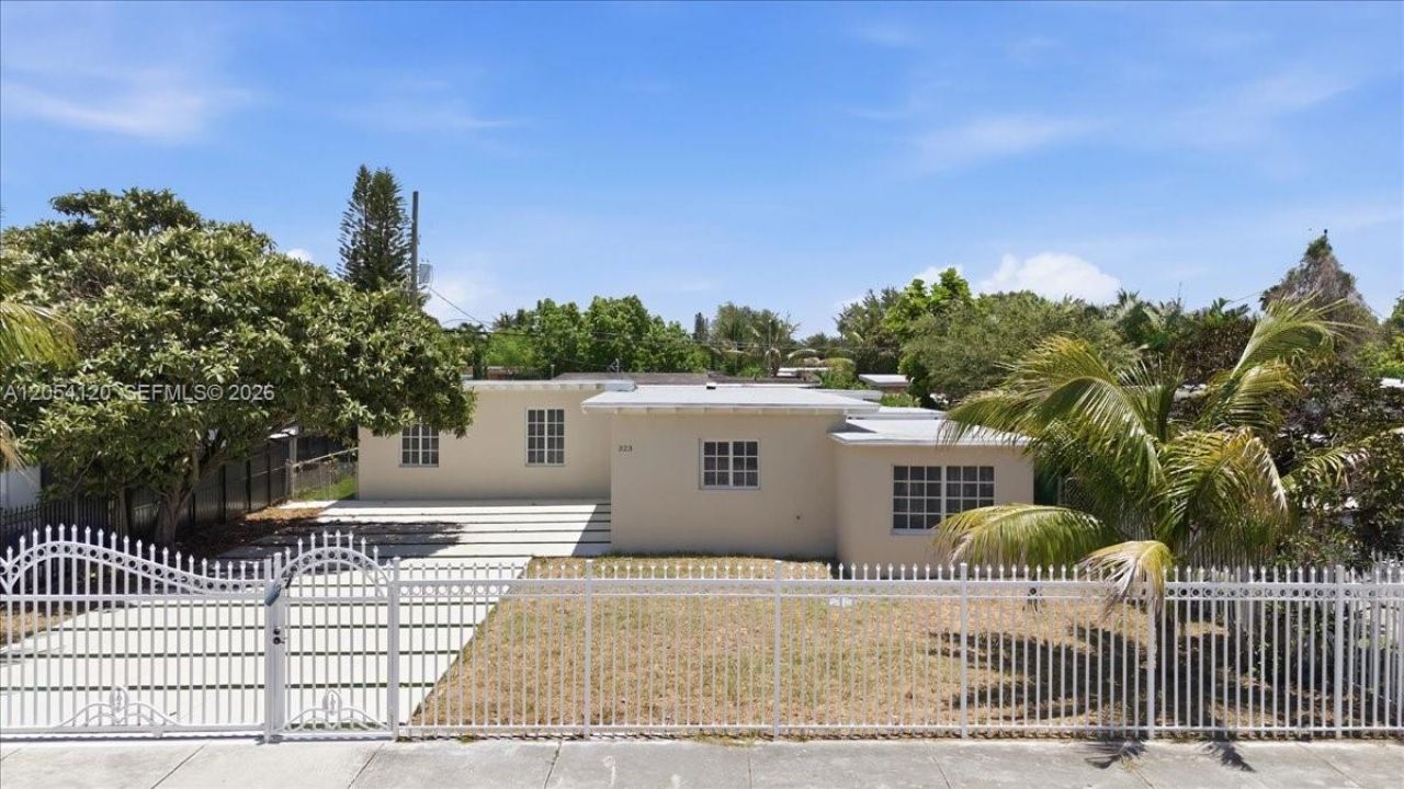 323 NW 104th Ter , Miami, FL 33150 Photo