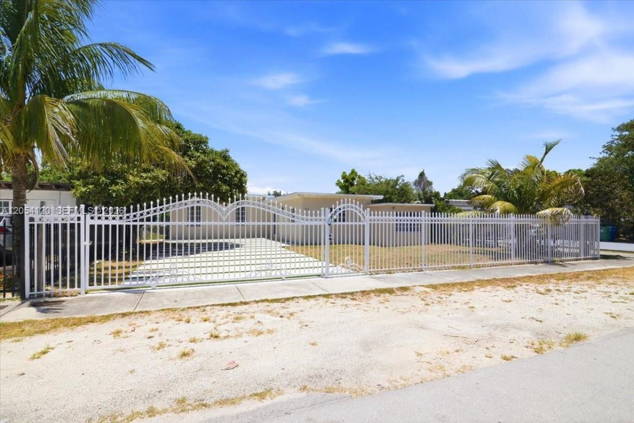 323 NW 104th Ter , Miami, FL 33150 Photo