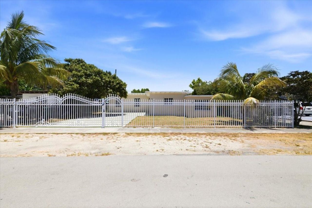 323 NW 104th Ter , Miami, FL 33150 Photo