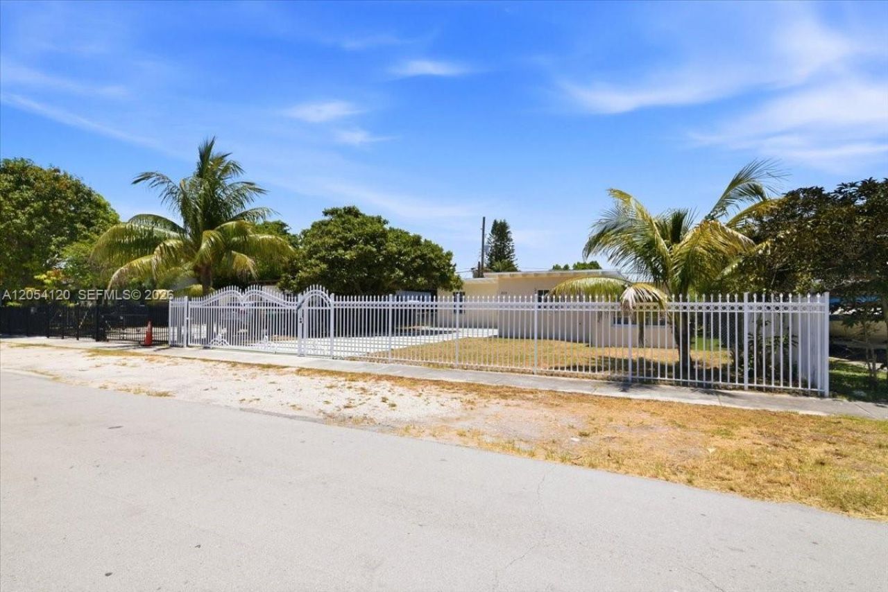 323 NW 104th Ter , Miami, FL 33150 Photo