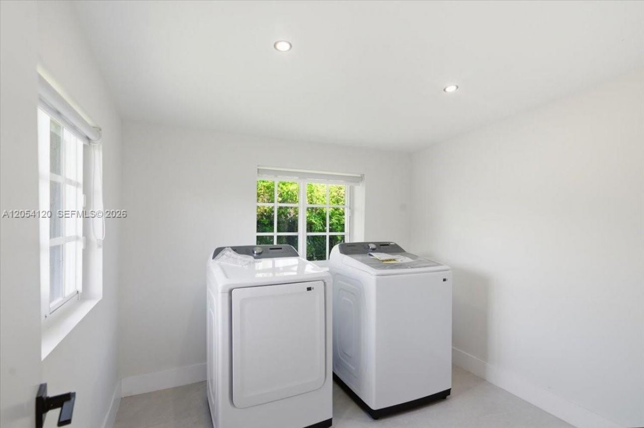 323 NW 104th Ter , Miami, FL 33150 Photo