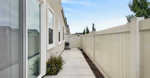 2048 Brave Hawk Loop, Roseville, CA 95747 Photo