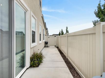 2048 Brave Hawk Loop, Roseville, CA 95747 Photo