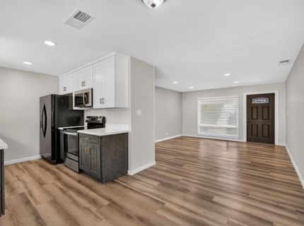 2041 Bowling Green Dr, Sacramento, CA 95825 Photo
