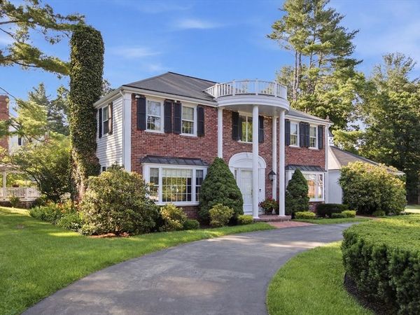 2 Russell Road, Lynnfield, MA 01940