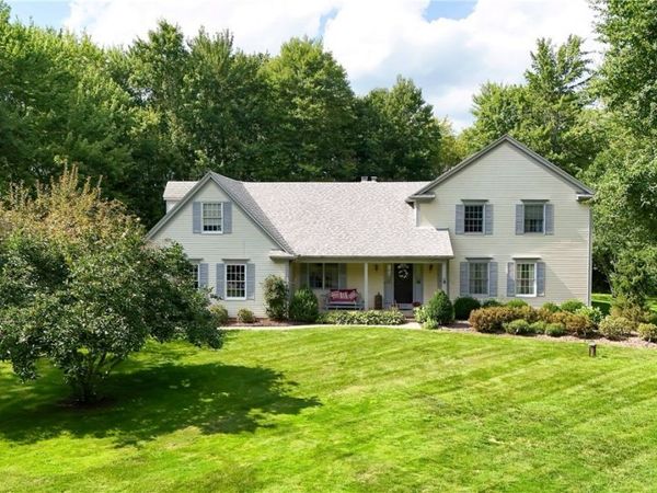 698 Deep Woods Drive, Aurora, OH 44202