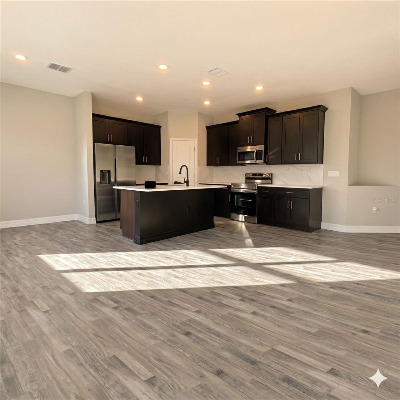 2039 E Newhaven Street , Inverness, FL 34453 Photo
