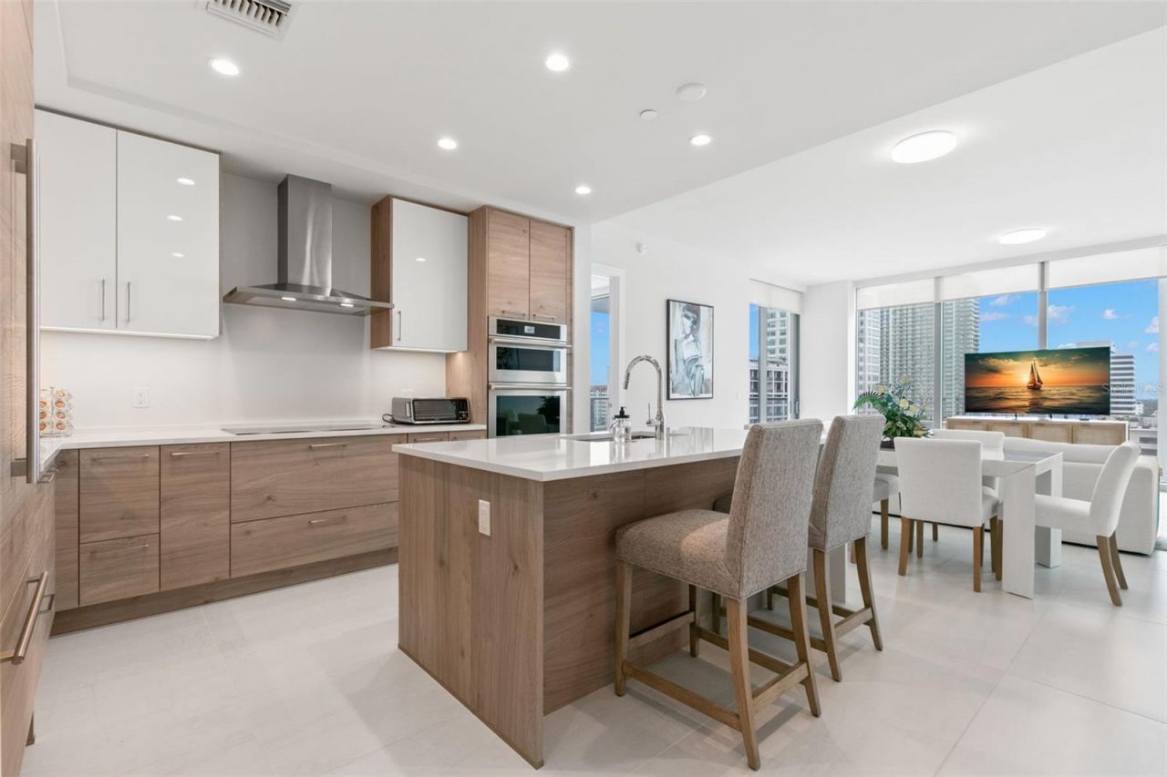 301 1st Street S, Unit 1204, Saint Petersburg, FL 33701 Photo