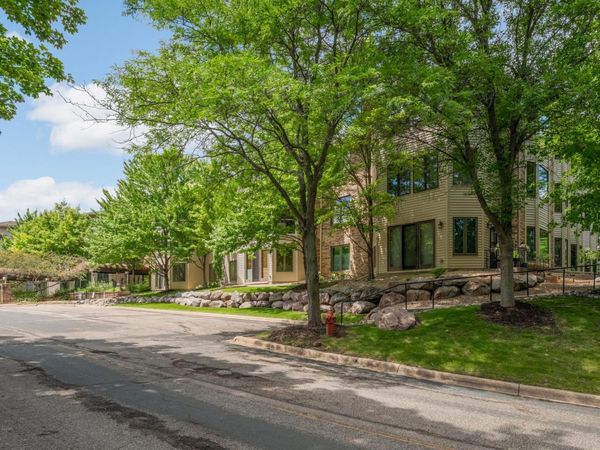 5985 Rowland Road, Unit 302, Minnetonka, MN 55343