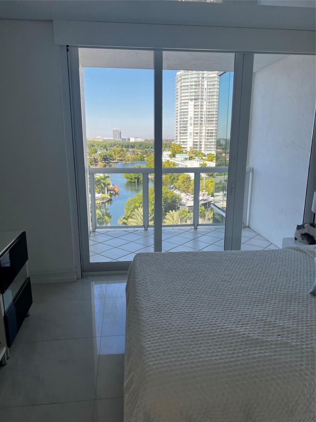 16425 Collins Avenue, Unit 818, Sunny Isles Beach, FL 33160 Photo