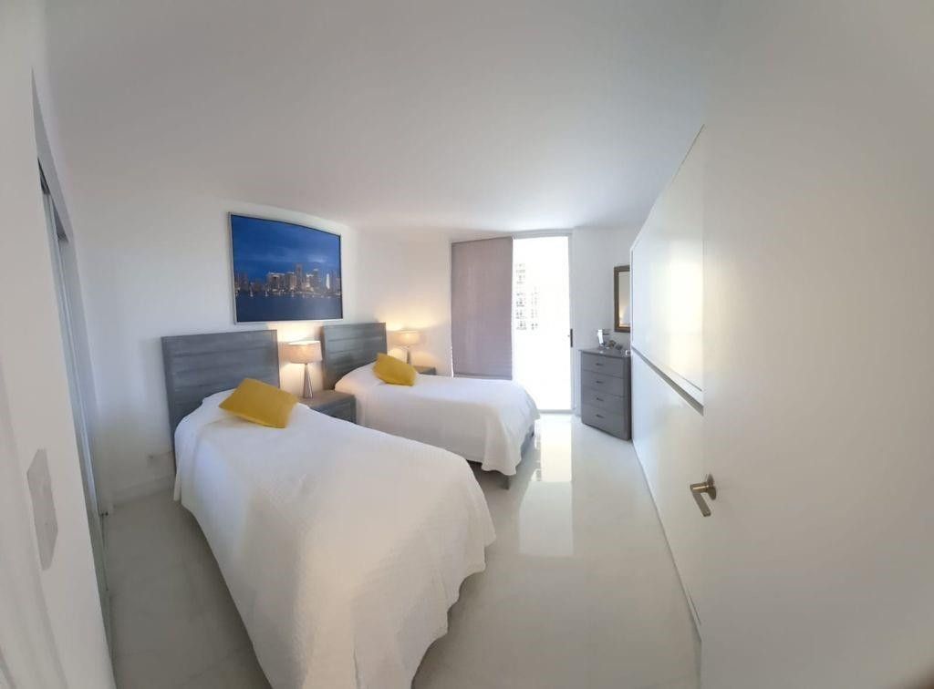 16425 Collins Avenue, Unit 818, Sunny Isles Beach, FL 33160 Photo