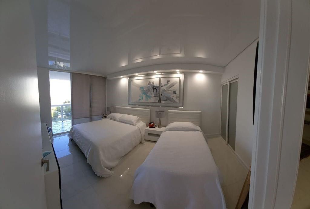 16425 Collins Avenue, Unit 818, Sunny Isles Beach, FL 33160 Photo