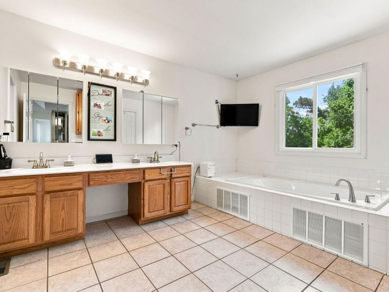 1328 Bedfordshire Drive, Miami Twp, OH 45140 Photo 33