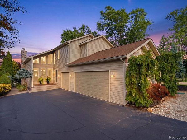 2314 N Duck Lake Road, Highland Township, Mi 48356