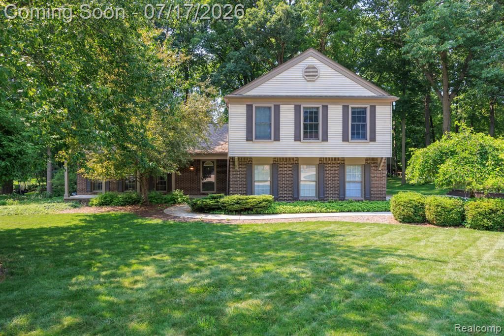 1648 Kilburn Road N, Rochester Hills, MI 48306 Main Photo