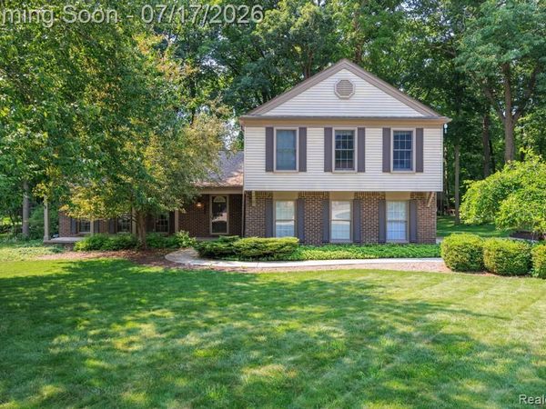 1648 Kilburn Road N, Rochester Hills, MI 48306