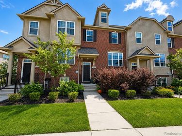 915 Barclay Circle, Troy, MI 48307