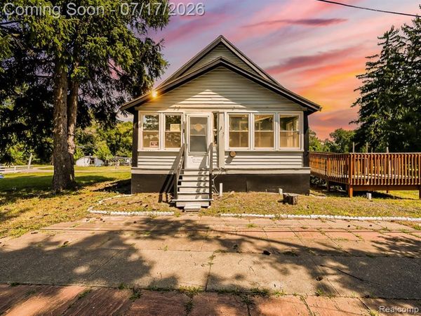24850 W 9 Mile Road, Southfield, MI 48033