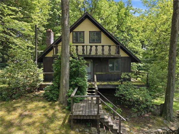 3109 Lake Rd , New Castle, PA 16102