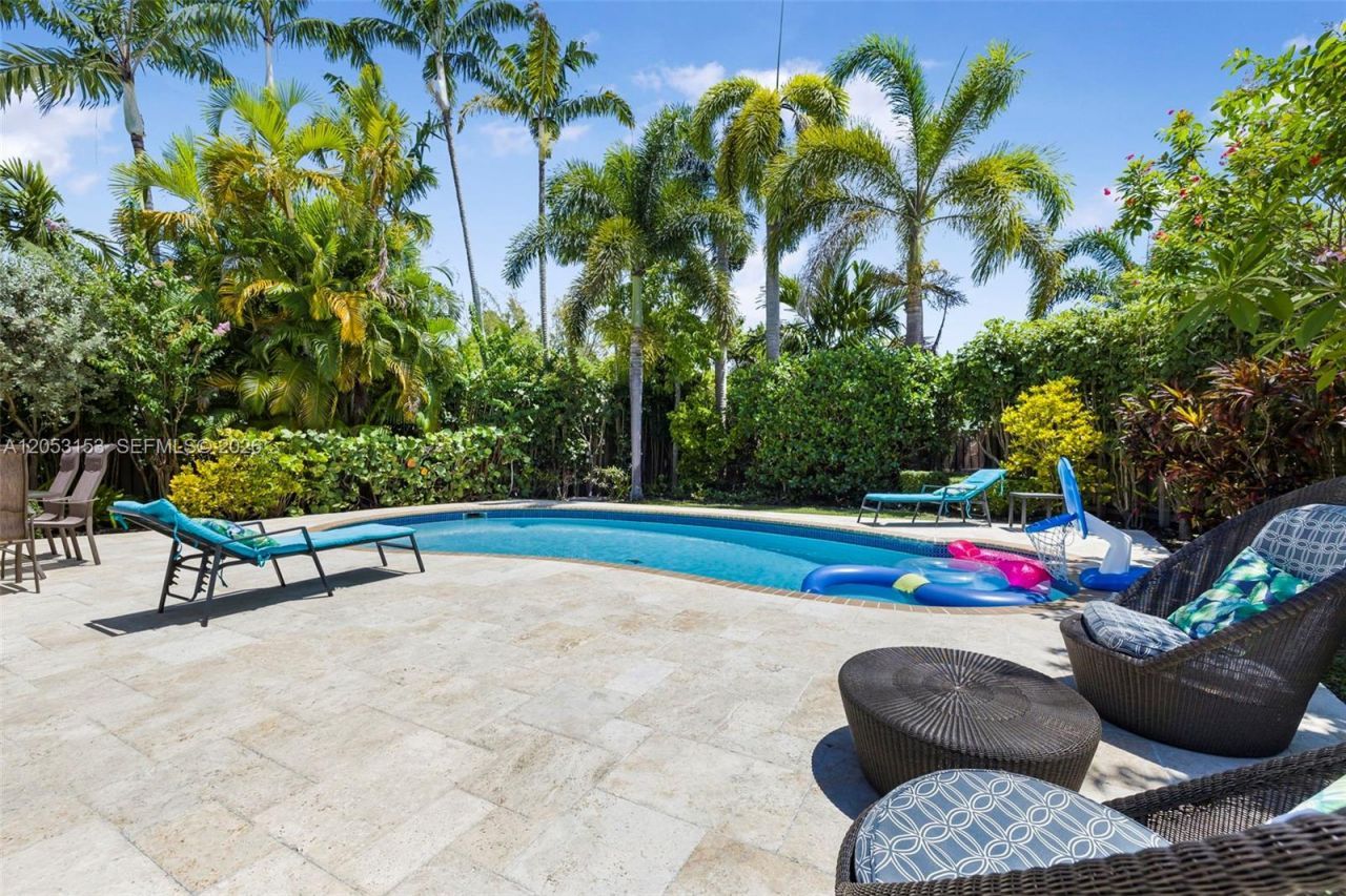 11121 Griffing Blvd, Biscayne Park, FL 33161 Photo